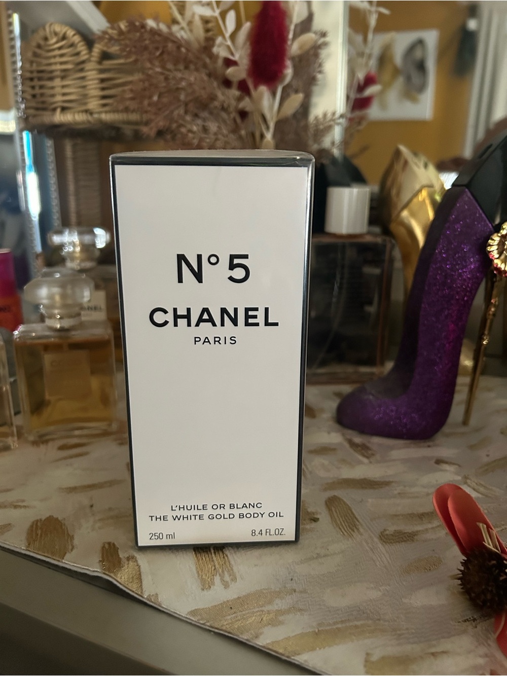 CHANEL N°5 White and Black Box